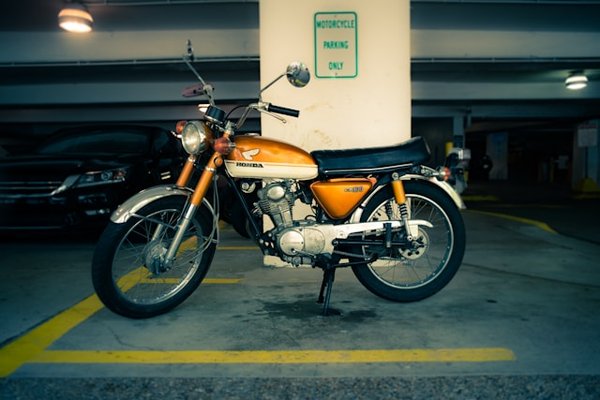 Quelles modifications sont idéales pour personnaliser une Yamaha VMAX pour des expositions moto ?