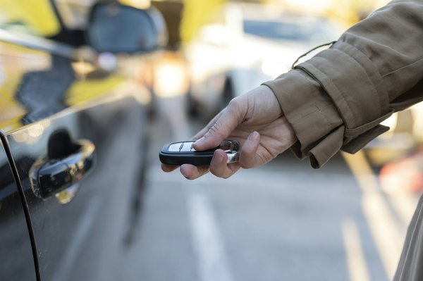 Procéder à la reproduction d'une clé sans double en passant par un serrurier automobile à Valence